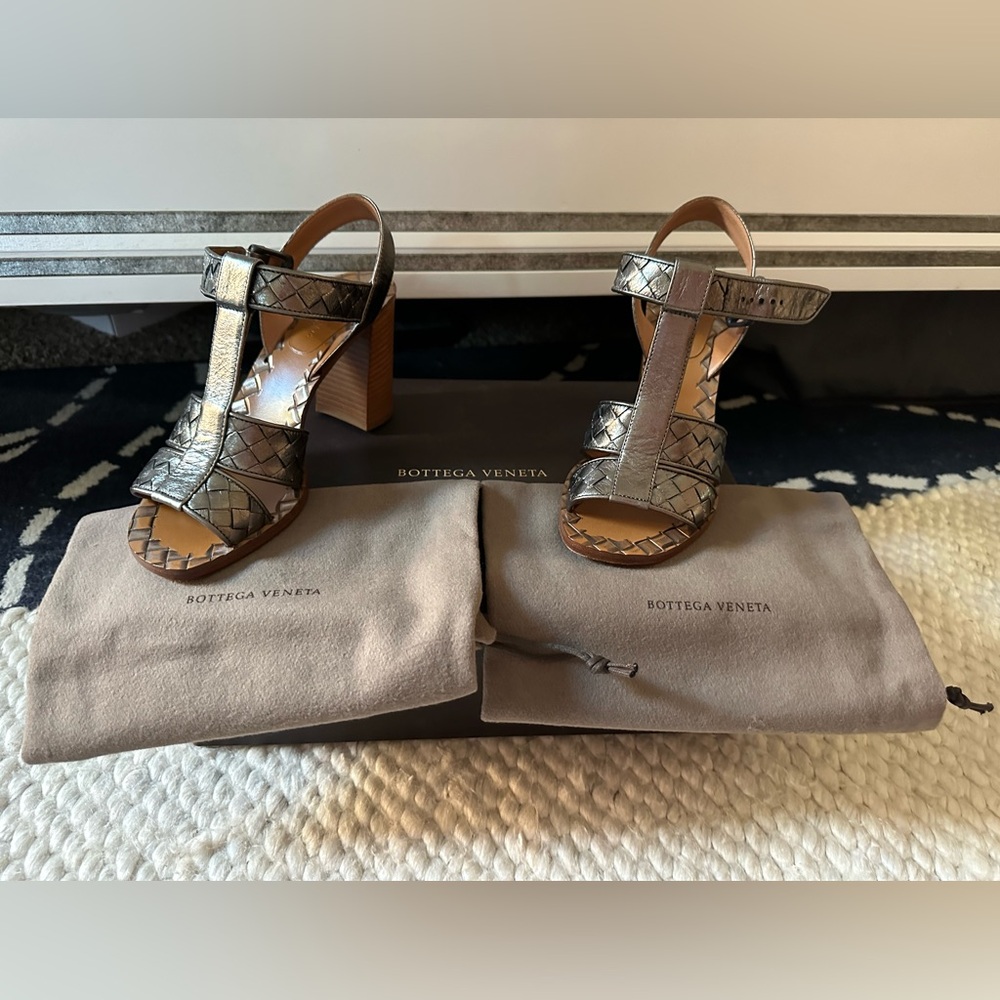 NEW Bottega Veneta silver Intrecciato Leather Sandals in the box Gorgeous Sz 35